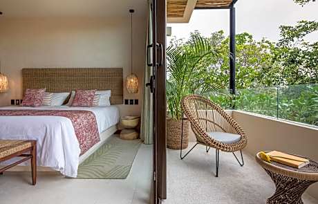 Luxury 1 Bedroom Jungle Apartment Terrace Garden View 2 Single Beds & 1 King Sofa Bed