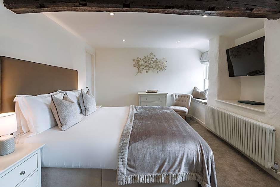 Coffee & Stays at Cartmel Square