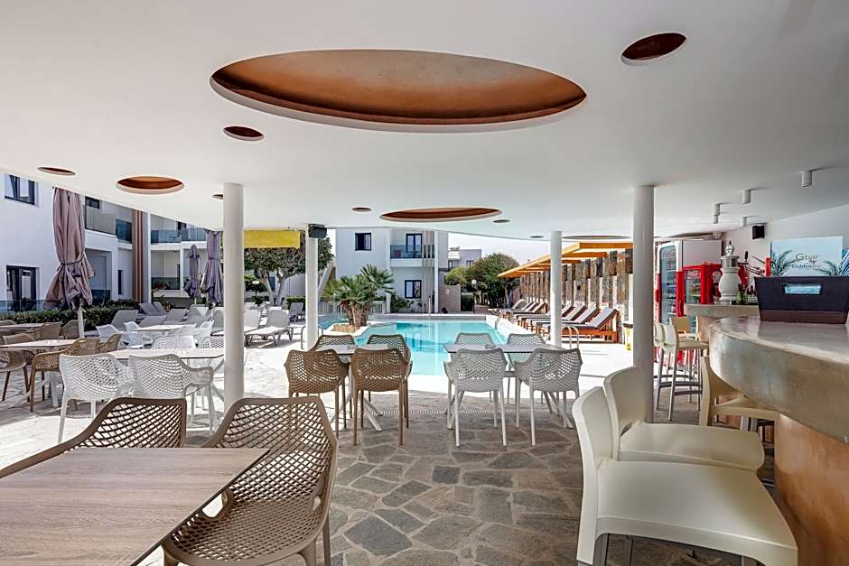 Golden Bay Boutique Hotel & Bungalows