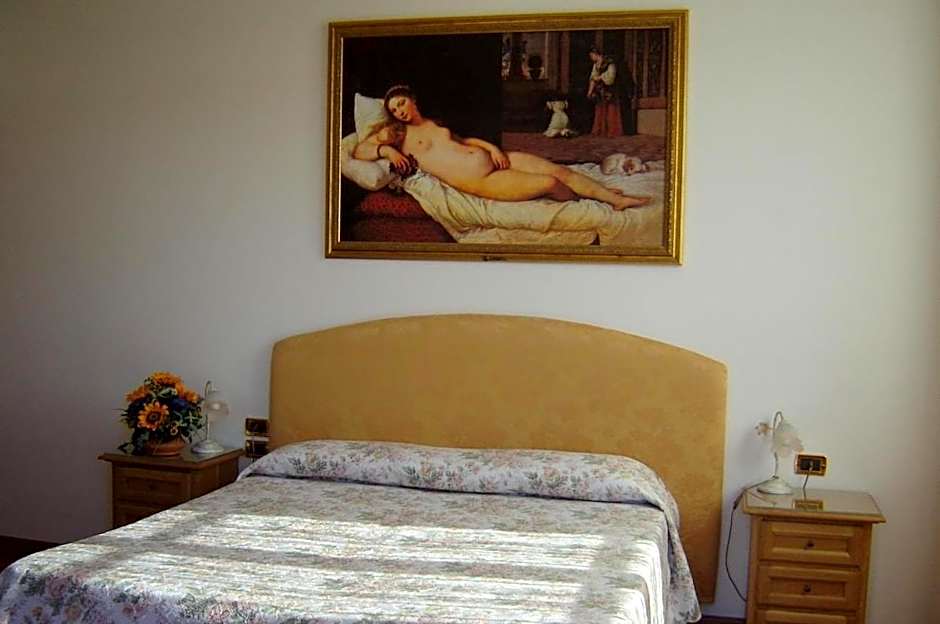 Photo 1 of 8 of 1 Double Bed or 2 Beds