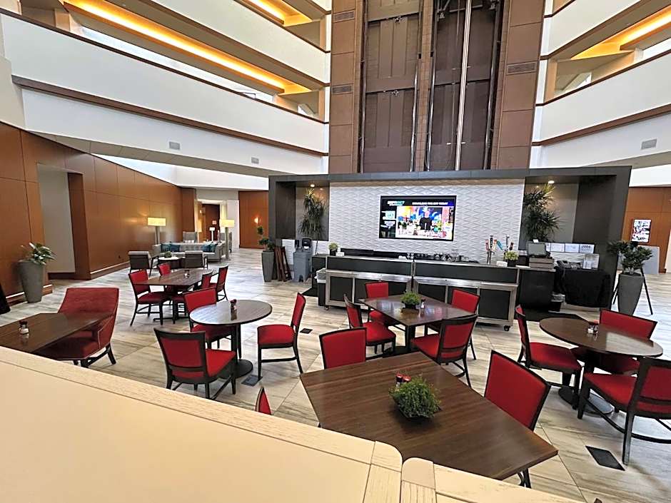 Crowne Plaza Lansing