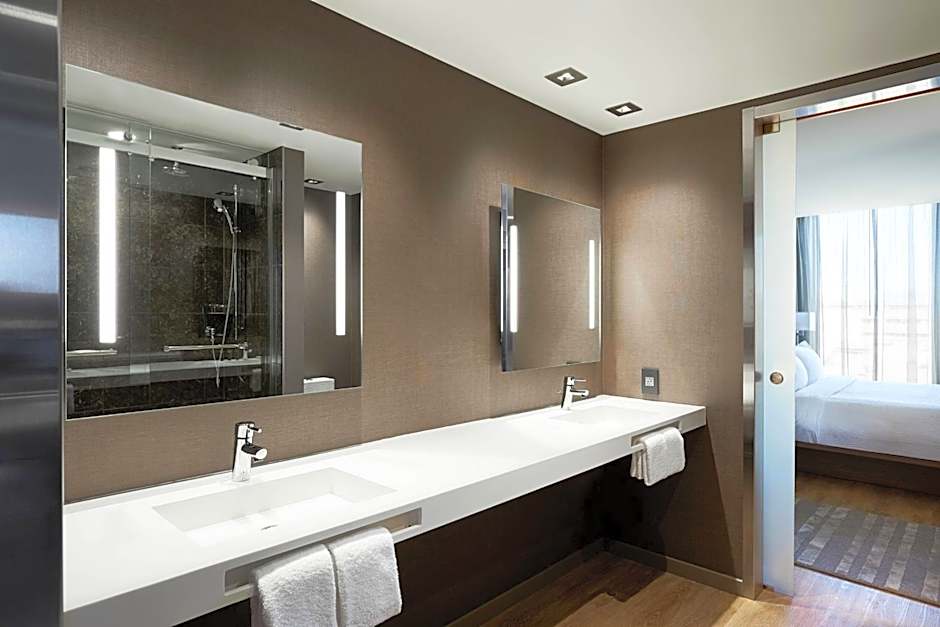 AC Hotel by Marriott Madison Downtown