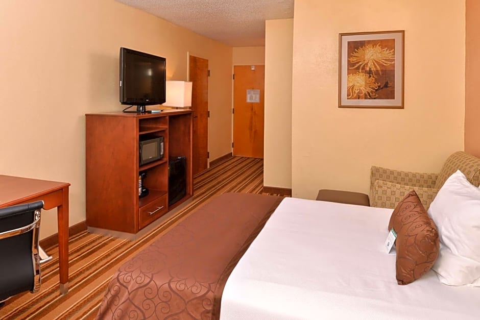 Best Western Plus Richmond Airport Hotel