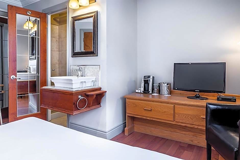 Hotel Louisbourg