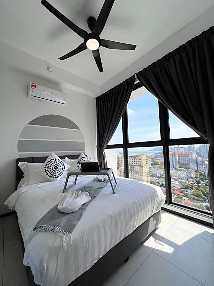 Georgetown Urban Family & Baby-Friendly Home with Skypool Seaview