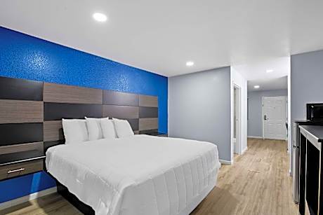 1 King Bed Deluxe Nonsmoking