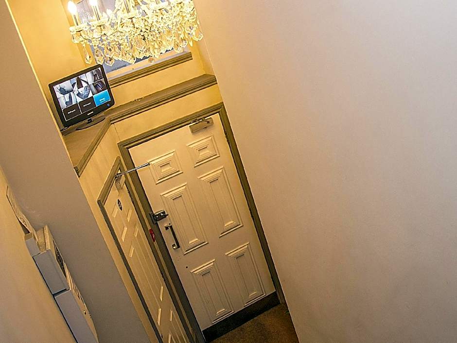 Base Serviced Apartments - Sir Thomas Street