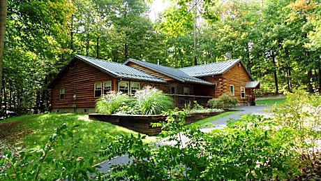 Sojourner's Lodge & Log Cabin Suites
