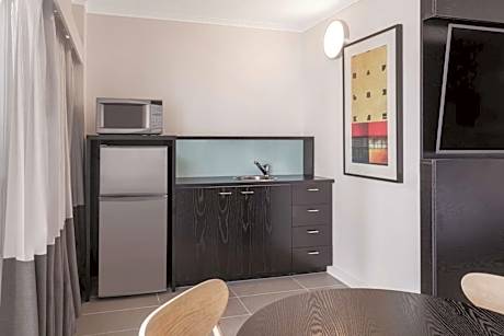 Deluxe King or Twin Studio with View