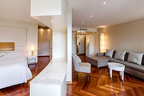 Suite with Whirlpool, River View and Balcony