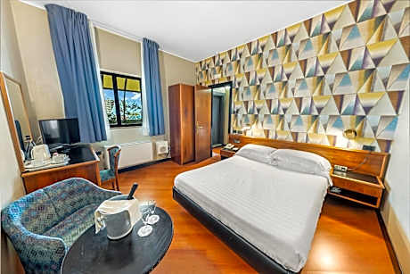 Two Connecting Rooms with Shared Bathroom