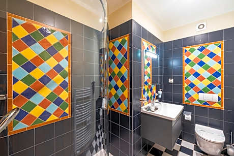 Quadruple Room with Private Bathroom