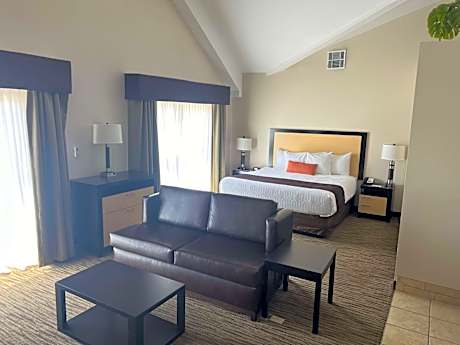 King Suite with Jetted Tub and Kitchenette - Non-Smoking