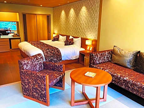 Special room with hot spring semi-open-air bath / 10 tatami mats + bed 45 square meters / Refrigerator free