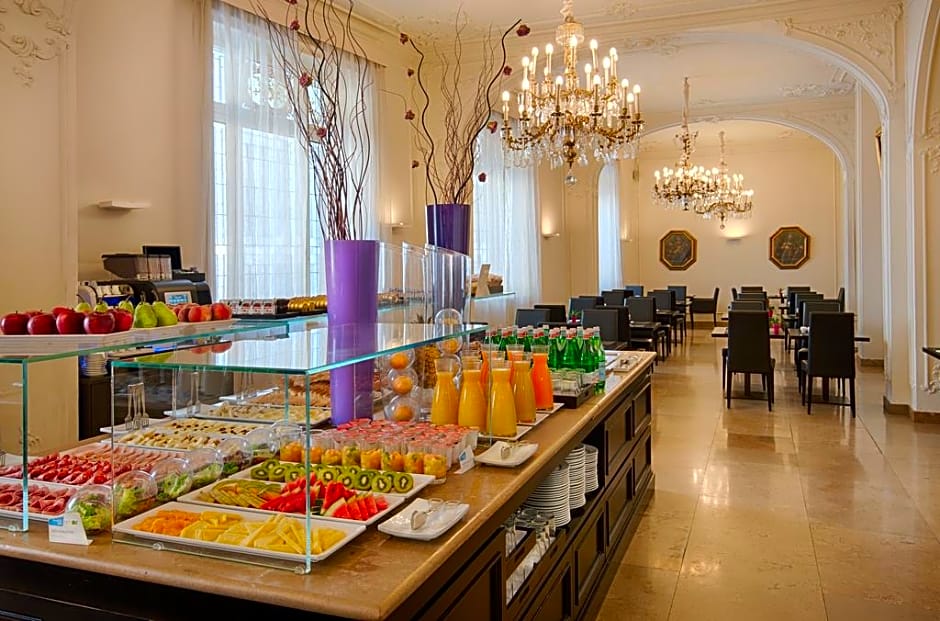 Anglo American Hotel Florence, Curio Collection by Hilton