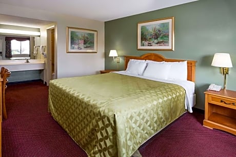 1 King Bed, Smoking