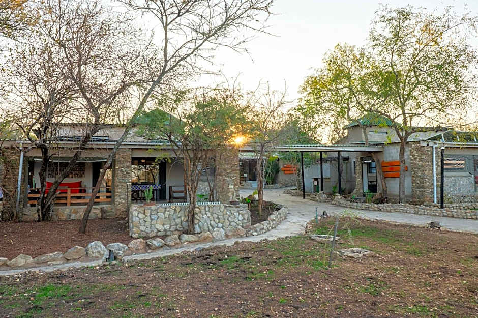 Foxy Crocodile Bush Lodge & Kruger Safaris