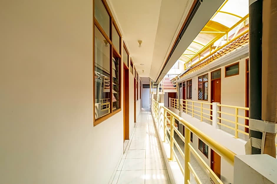 OYO 2265 Bunga Bakung Near RS Hermina Pasteur