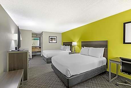 Queen Room with Two Queen Beds - Smoking