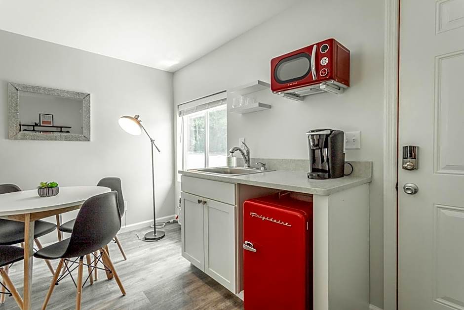 01 The Eames Suite - A PMI Scenic City Vacation Rental