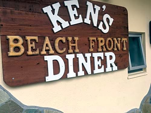 Ken's Beachfront Cafe & Lodge, BL2, Oceanfront and Free Canoe Rental