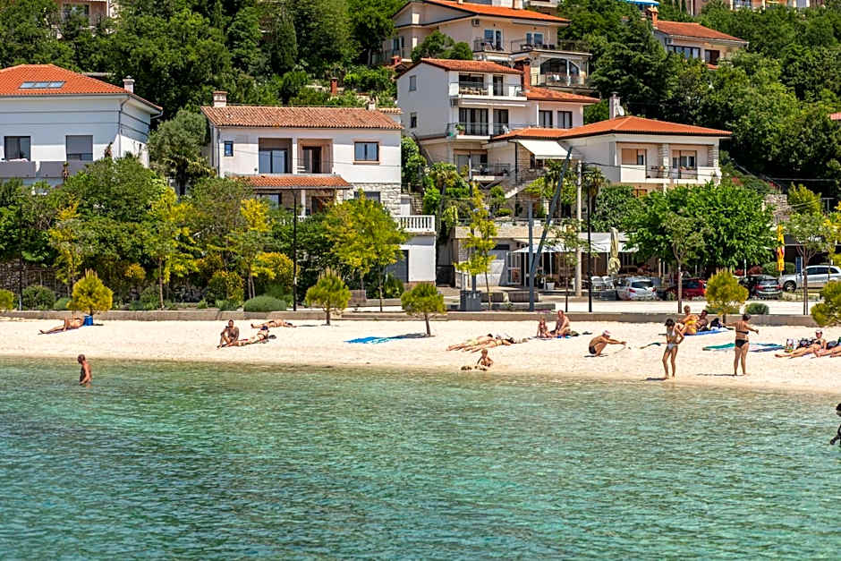 Seaside Guesthouse by JR City Apartments