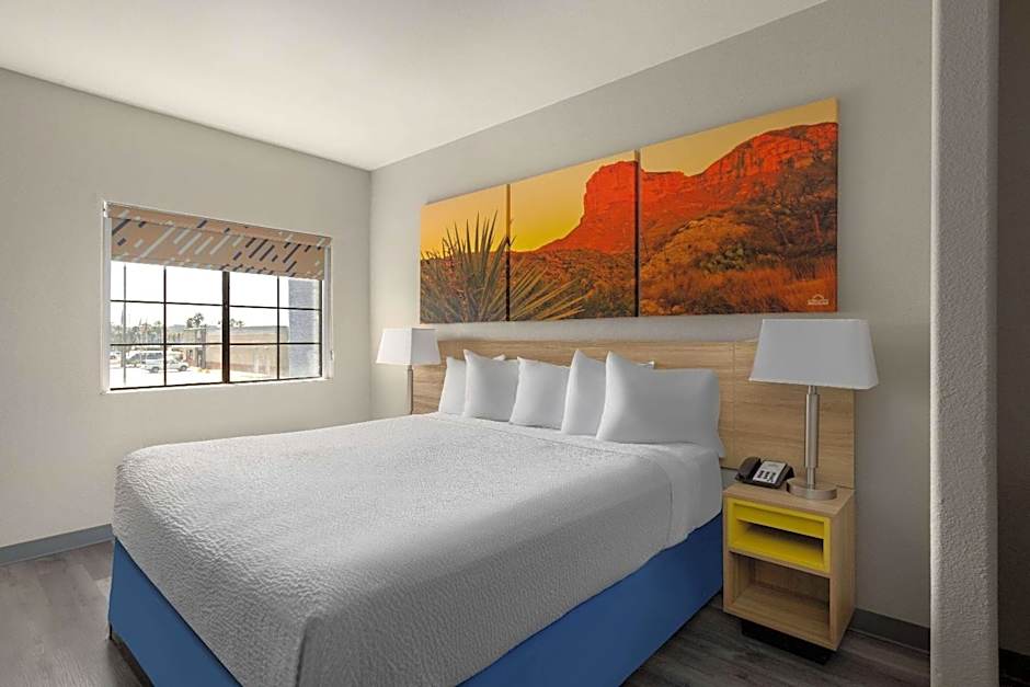 Days Inn & Suites by Wyndham Tucson/Marana