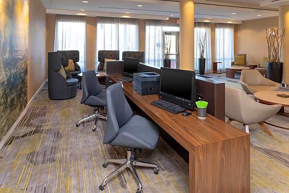 Courtyard by Marriott Milwaukee Airport