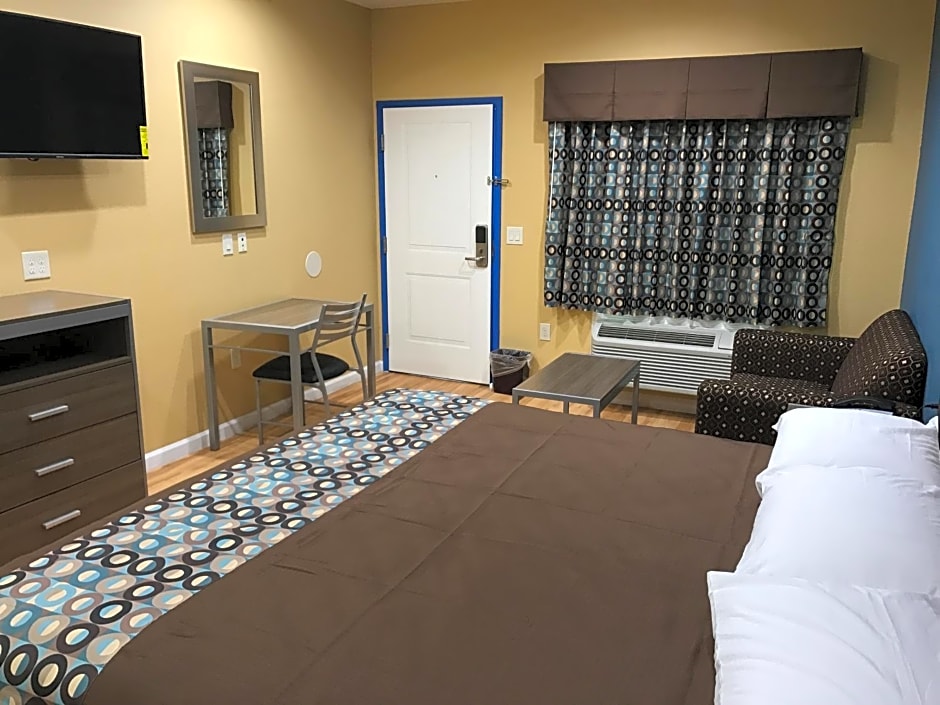 Deluxe Inn & Suites - Baytown