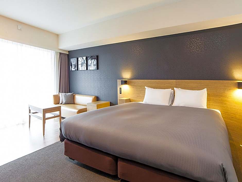 Photo 1 of 12 of Deluxe 1 King Bed, Balcony, North Wing