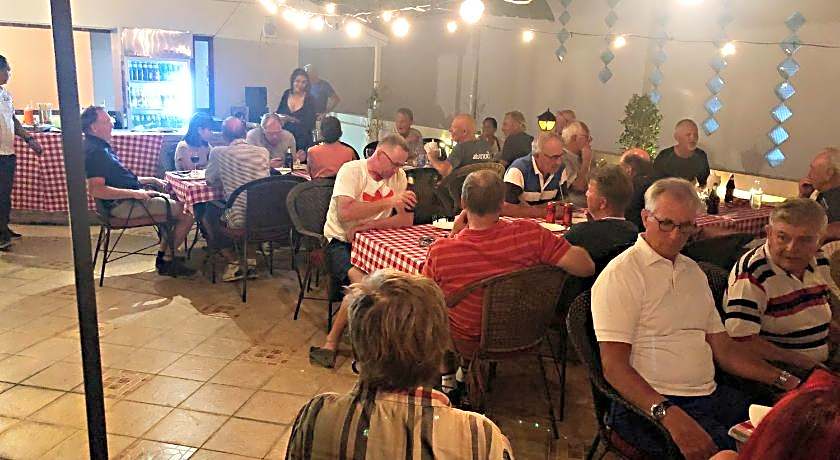 Zip Lounge & Apartments