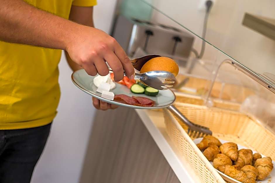 Dias Studios & Suites