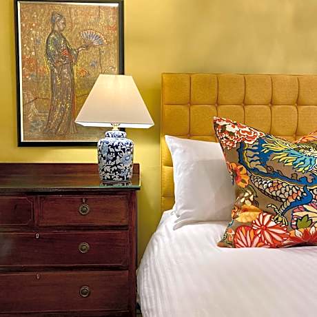 Deluxe Super King Room with Bath- Dog Friendly