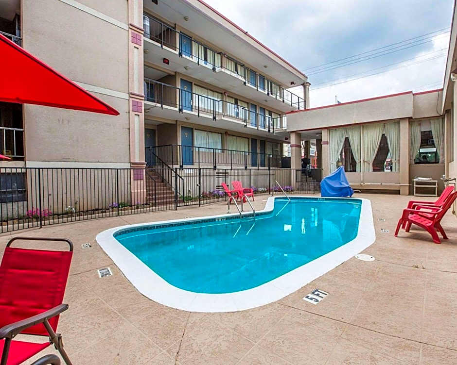 Econo Lodge Atlanta College Park