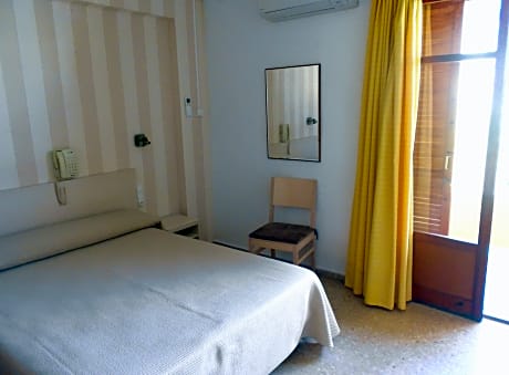 DOUBLE OR TWIN ROOM 3 ADULTS