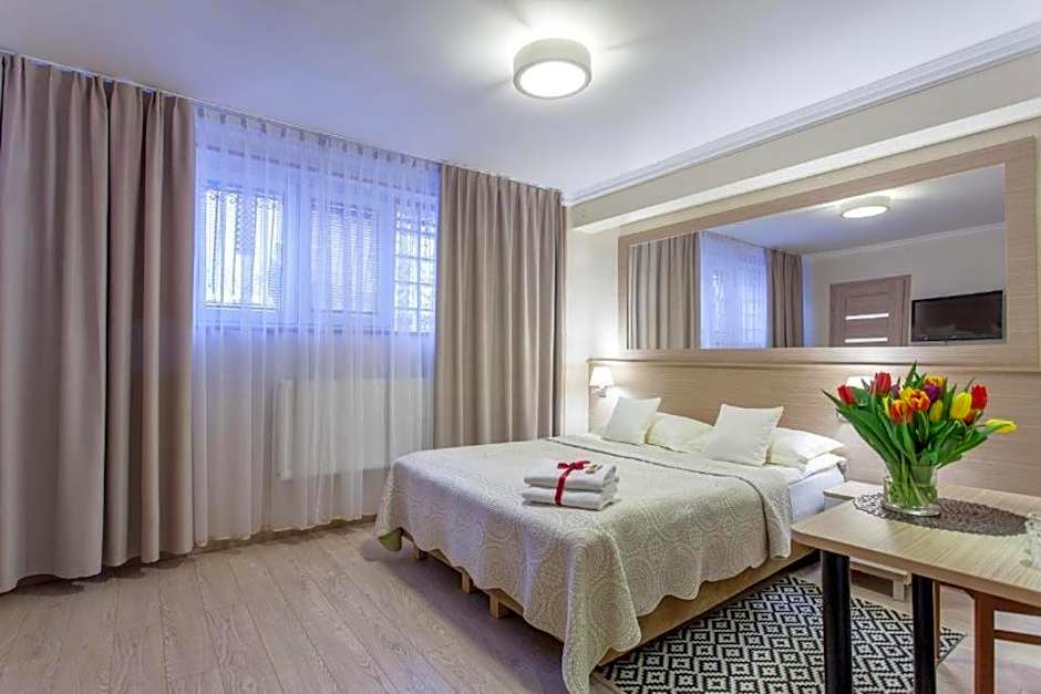 Villa Anna - Noclegi Rooms - FREE parking, taras, 1500m do Starówki