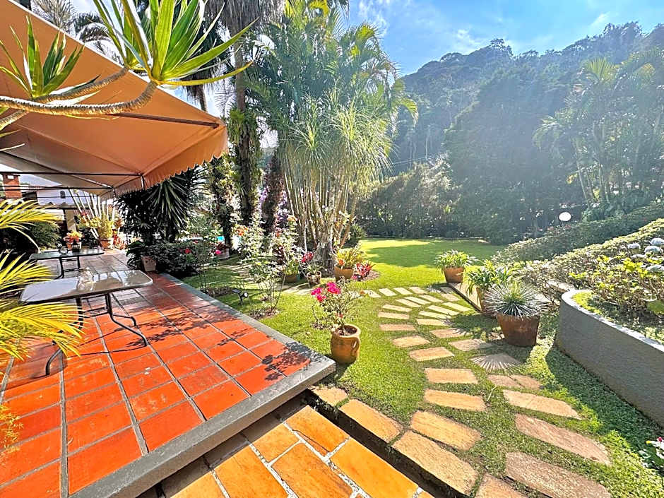 Casa com Piscina e Área Gourmet em Mury