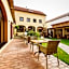 Hotel Selsky Dvur - Bohemian Village Courtyard