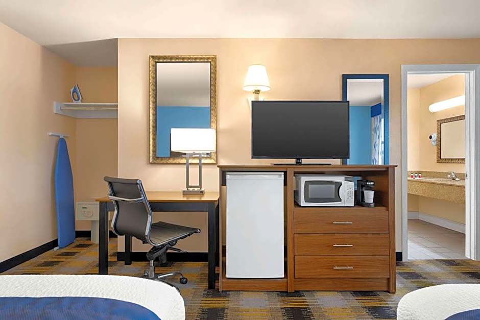 Days Inn by Wyndham Middletown/Newport Area