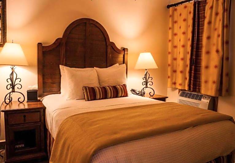 Los Arboles Hotel