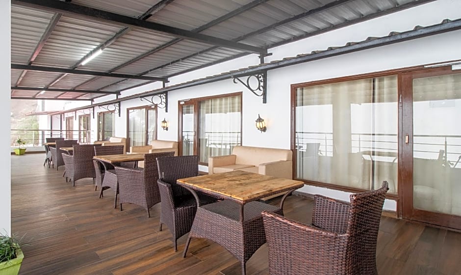 Treebo Premium Queen Of Hills Near Mall Road