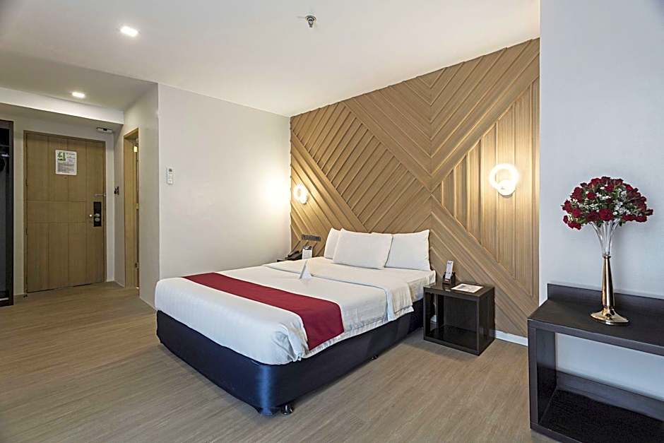 Sarrosa International Hotel And Residential Suites