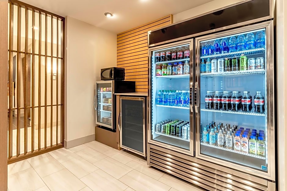 Holiday Inn Express & Suites Milwaukee - West Allis By IHG