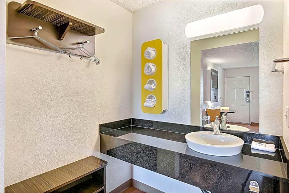 Motel 6 Oakland - Embarcadero