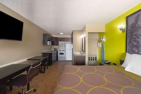 Queen Studio - Non-Smoking