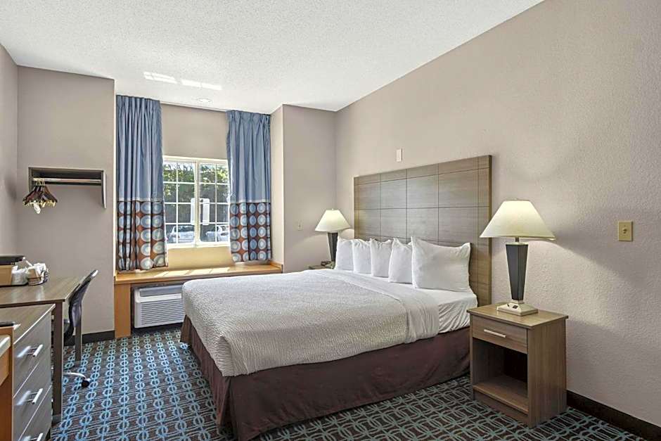 Sonesta Essential Hotels & Suites Kansas City/Blue Springs