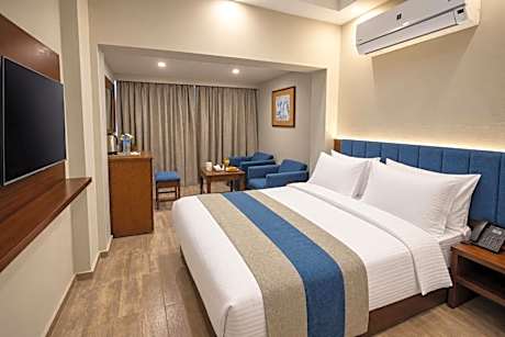 Superior Room King Bed City View