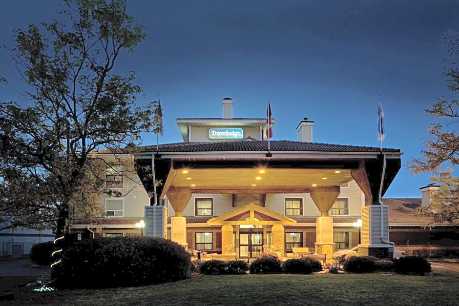 Travelodge by Wyndham Oshawa Whitby