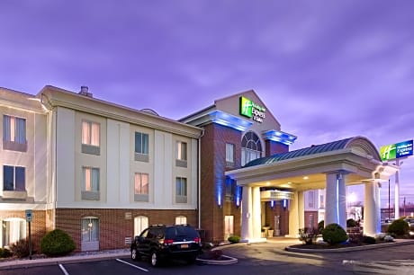 Holiday Inn Express & Suites by IHG Chambersburg, an IHG Hotel