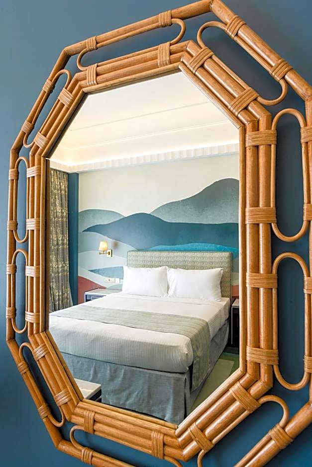Warwick Palm Beach Hotel